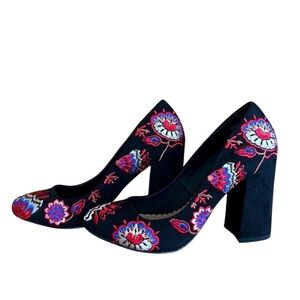 Embroidered Black Heels Size 6